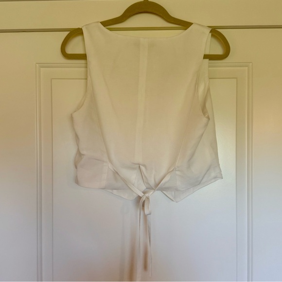 Notched Button-Up Crop Top - Picture 3 of 4